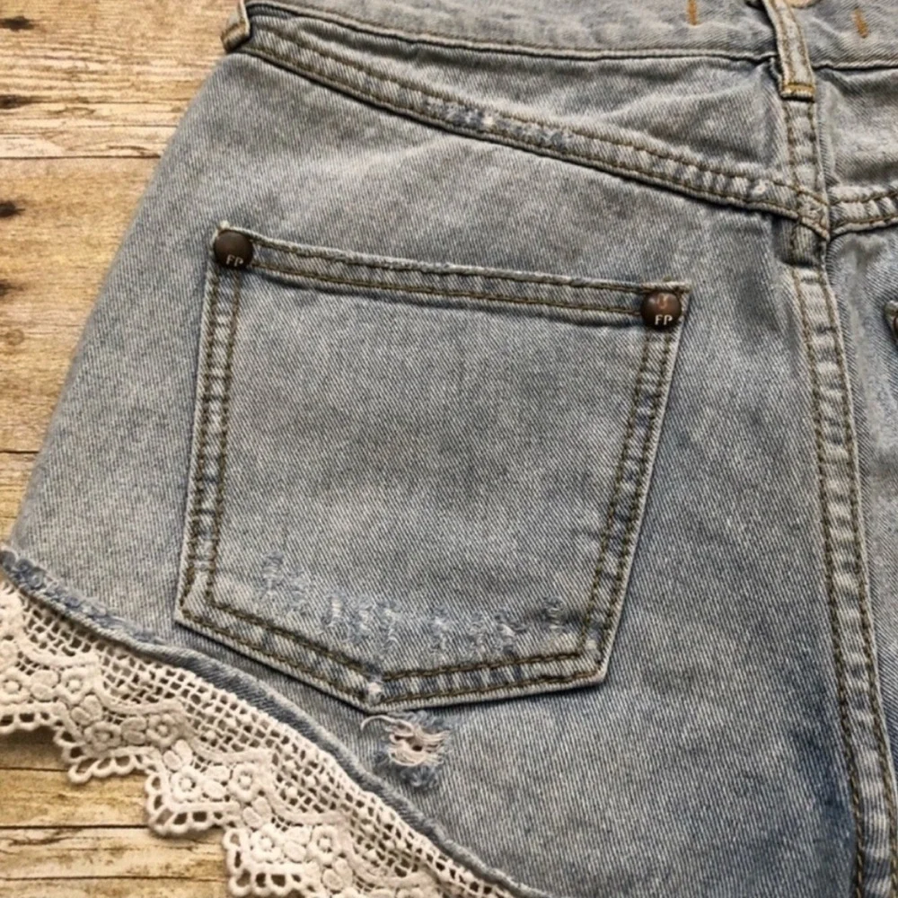 Free People - Denim Jean Shorts with Lace - Size 25 - Picture 4 of 6